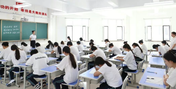 严肃考风树正气，严谨治学育匠心 ——我校期末考试纪实