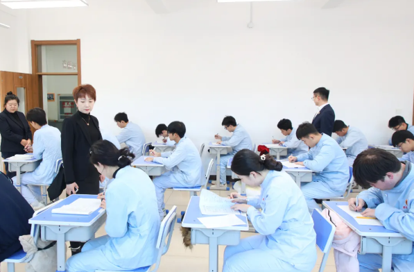 以匠心赴考，以诚信立身  ——滨才教育期末考试圆满落幕